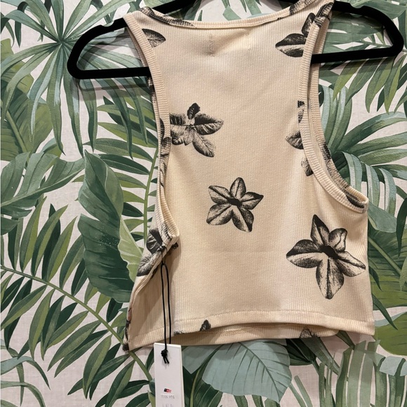 Brand new with tags Honor the Gift, Large slightly cropped crewneck tank. - Picture 7 of 8